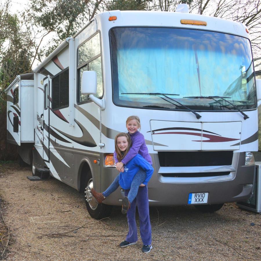 Luxury American Rv With Hot Tub West Chiltington Экстерьер фото